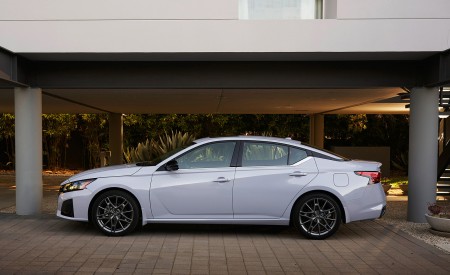 2023 Nissan Altima Side Wallpapers 450x275 (15)