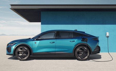 2023 Peugeot 408 PHEV (Color: Obsession Blue) Charging Wallpapers 450x275 (16)