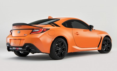 2023 Toyota GR86 Special Edition (Color: Solar Shift) Rear Three-Quarter Wallpapers 450x275 (3)