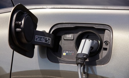 2022 Citroën C5 X Hybrid UK version Charging Connector Wallpapers 450x275 (39)