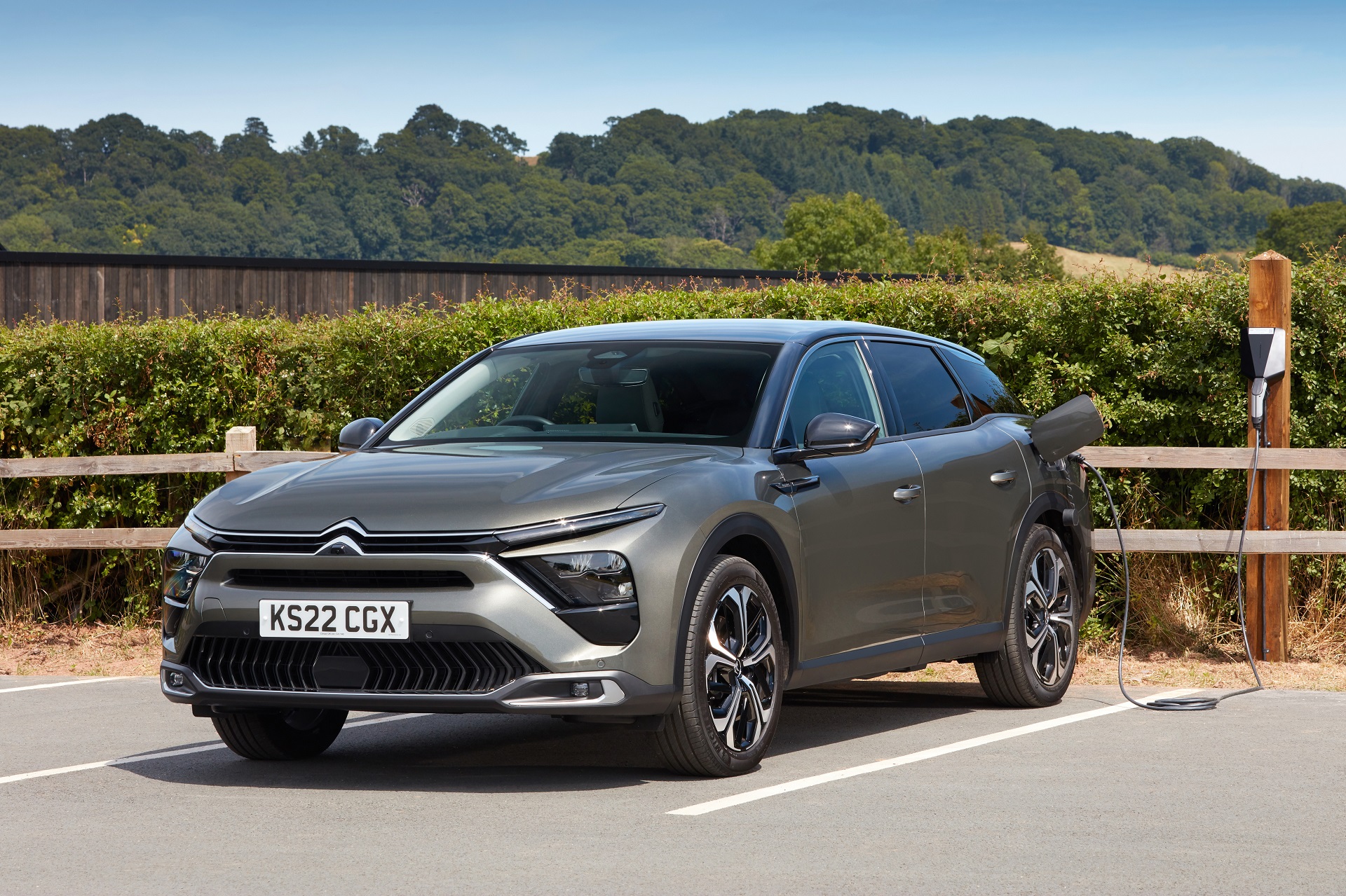2022 Citroën C5 X Hybrid (UK-Spec) Front Three-Quarter Wallpapers  (9)
