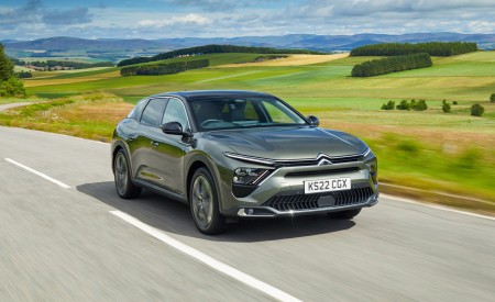 2022 Citroën C5 X Hybrid UK version Front Three-Quarter Wallpapers 450x275 (4)