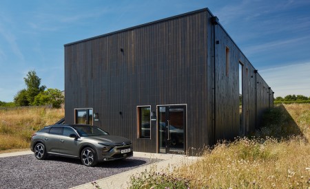 2022 Citroën C5 X Hybrid UK version Front Three-Quarter Wallpapers 450x275 (12)