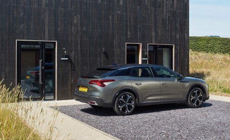 2022 Citroën C5 X Hybrid UK version Rear Three-Quarter Wallpapers 450x275 (16)