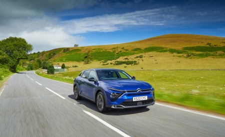 2022 Citroën C5 X UK version Front Three-Quarter Wallpapers 450x275 (4)