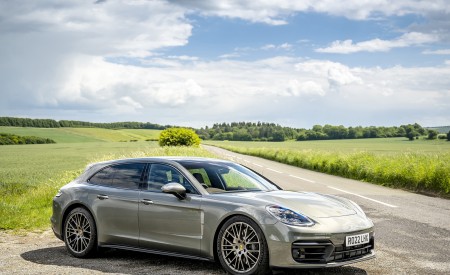 2022 Porsche Panamera 4 E-Hybrid Sport Turismo Platinum Edition (UK-Spec) Front Three-Quarter Wallpapers 450x275 (9)