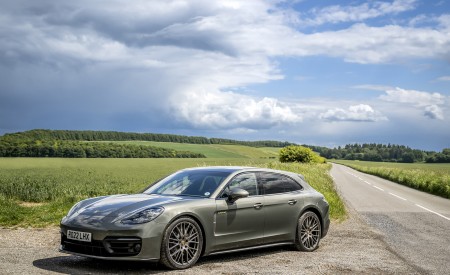2022 Porsche Panamera 4 E-Hybrid Sport Turismo Platinum Edition (UK-Spec) Front Three-Quarter Wallpapers 450x275 (10)