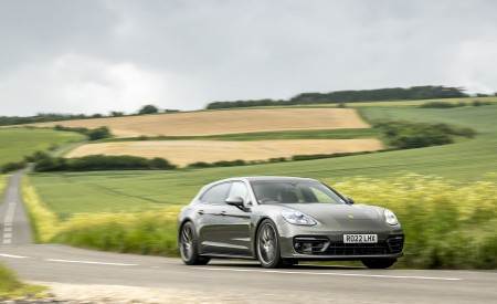 2022 Porsche Panamera 4 E-Hybrid Sport Turismo Platinum Edition (UK-Spec) Front Three-Quarter Wallpapers 450x275 (7)
