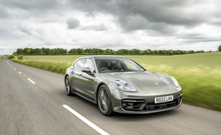 2022 Porsche Panamera 4 E-Hybrid Sport Turismo Platinum Edition (UK-Spec) Front Three-Quarter Wallpapers 450x275 (3)