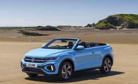2022 Volkswagen T-Roc Cabriolet (UK-Spec) Front Three-Quarter Wallpapers 450x275 (14)