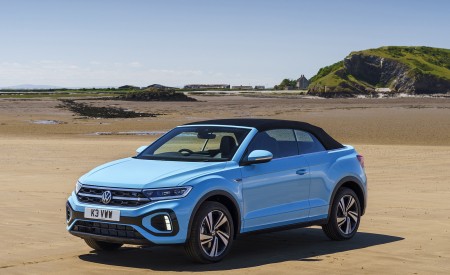 2022 Volkswagen T-Roc Cabriolet (UK-Spec) Front Three-Quarter Wallpapers 450x275 (15)