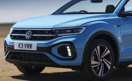 2022 Volkswagen T-Roc Cabriolet (UK-Spec) Front Wallpapers 450x275 (28)