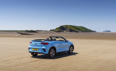 2022 Volkswagen T-Roc Cabriolet (UK-Spec) Rear Three-Quarter Wallpapers  450x275 (17)