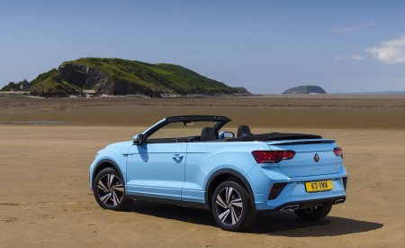 2022 Volkswagen T-Roc Cabriolet (UK-Spec) Rear Three-Quarter Wallpapers 450x275 (18)