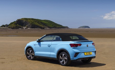 2022 Volkswagen T-Roc Cabriolet (UK-Spec) Rear Three-Quarter Wallpapers 450x275 (19)