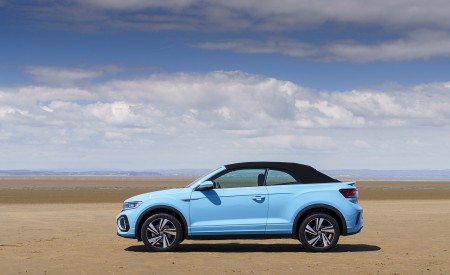 2022 Volkswagen T-Roc Cabriolet (UK-Spec) Side Wallpapers 450x275 (20)