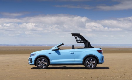 2022 Volkswagen T-Roc Cabriolet (UK-Spec) Side Wallpapers  450x275 (21)