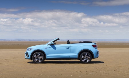 2022 Volkswagen T-Roc Cabriolet (UK-Spec) Side Wallpapers 450x275 (22)