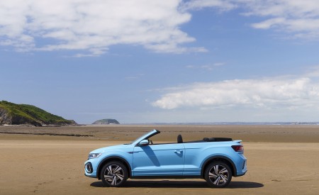 2022 Volkswagen T-Roc Cabriolet (UK-Spec) Side Wallpapers 450x275 (23)