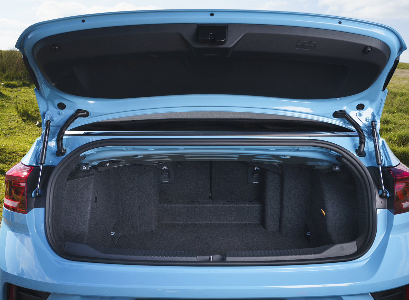 2022 Volkswagen T-Roc Cabriolet (UK-Spec) Trunk Wallpapers #41 of 42