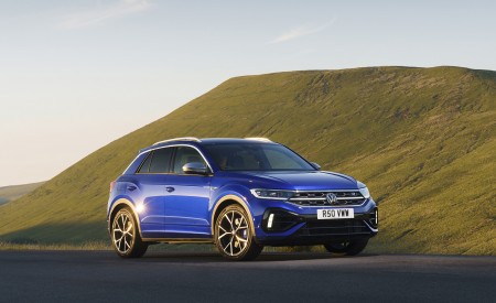 2022 Volkswagen T-Roc R (UK-Spec) Front Three-Quarter Wallpapers 450x275 (17)