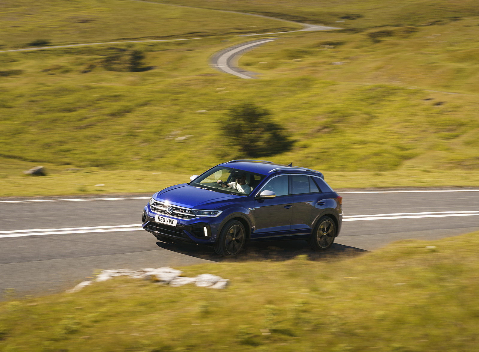 2022 Volkswagen T-Roc R (UK-Spec) Front Three-Quarter Wallpapers (4)