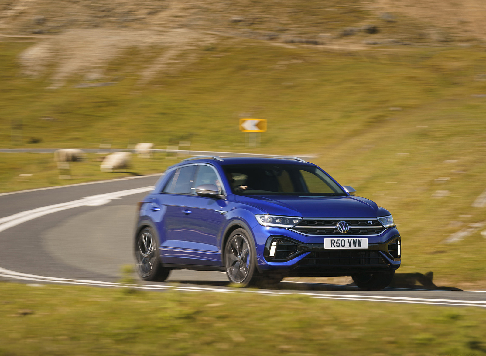2022 Volkswagen T-Roc R (UK-Spec) Front Three-Quarter Wallpapers (5)