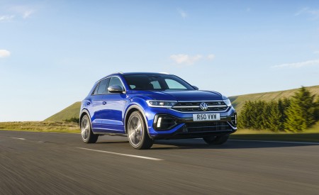 2022 Volkswagen T-Roc R (UK-Spec) Front Three-Quarter Wallpapers 450x275 (13)