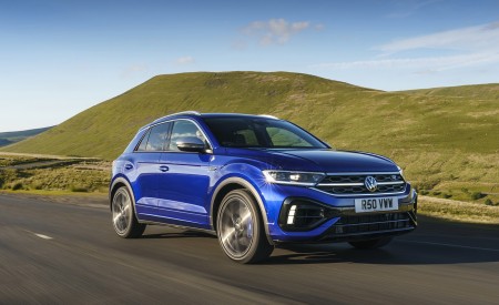 2022 Volkswagen T-Roc R (UK-Spec) Front Three-Quarter Wallpapers 450x275 (8)