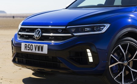2022 Volkswagen T-Roc R (UK-Spec) Front Wallpapers  450x275 (23)