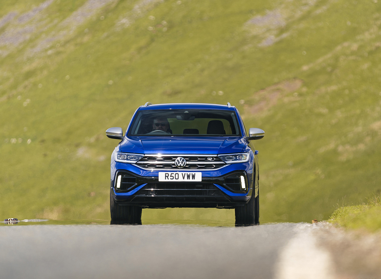 2022 Volkswagen T-Roc R (UK-Spec) Front Wallpapers (9)