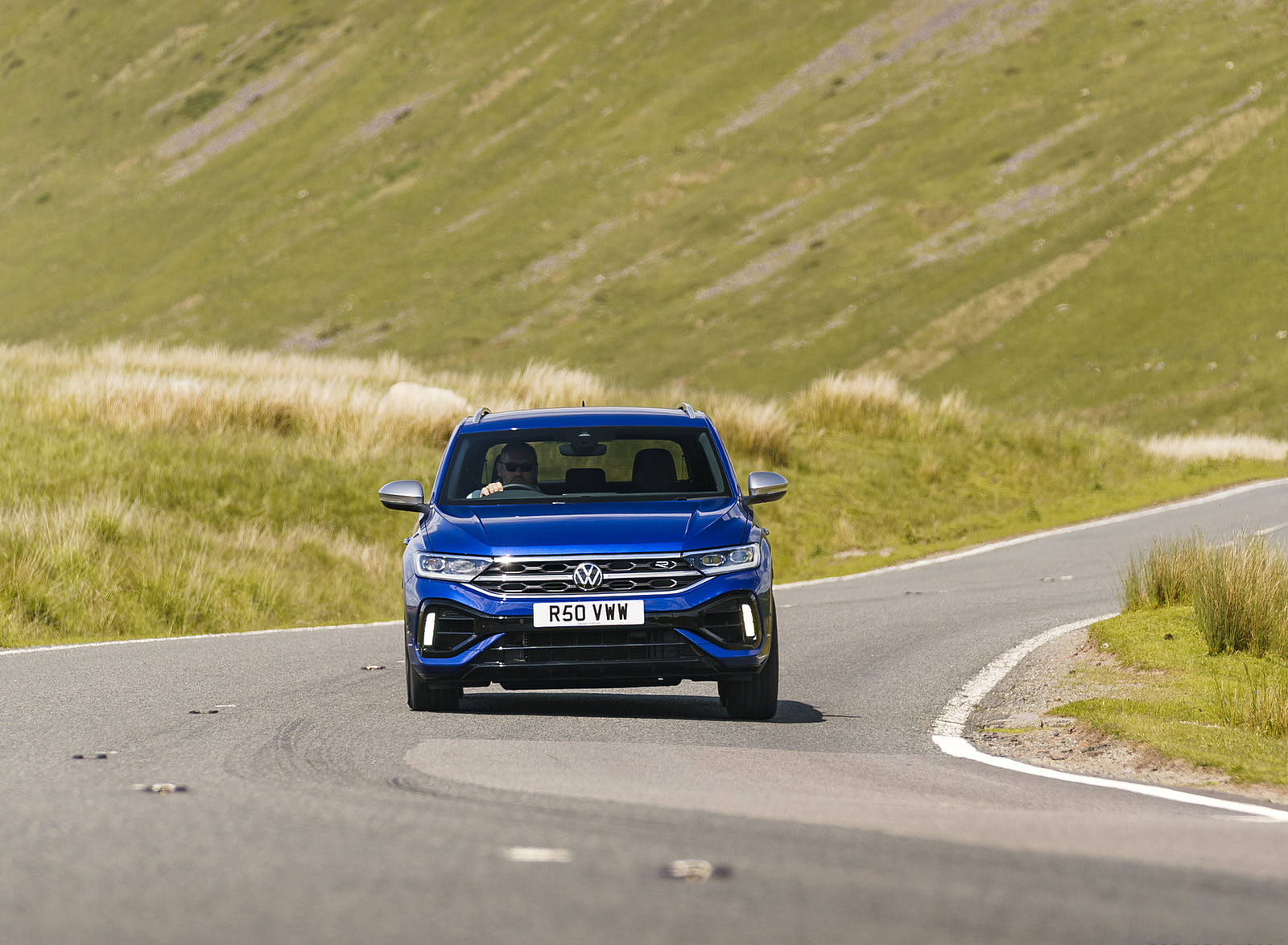 2022 Volkswagen T-Roc R (UK-Spec) Front Wallpapers  (10)