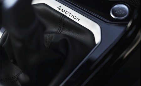 2022 Volkswagen T-Roc R (UK-Spec) Interior Detail Wallpapers  450x275 (45)