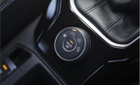 2022 Volkswagen T-Roc R (UK-Spec) Interior Detail Wallpapers  450x275 (44)