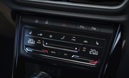 2022 Volkswagen T-Roc R (UK-Spec) Interior Detail Wallpapers 450x275 (43)