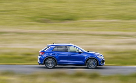 2022 Volkswagen T-Roc R (UK-Spec) Side Wallpapers  450x275 (11)