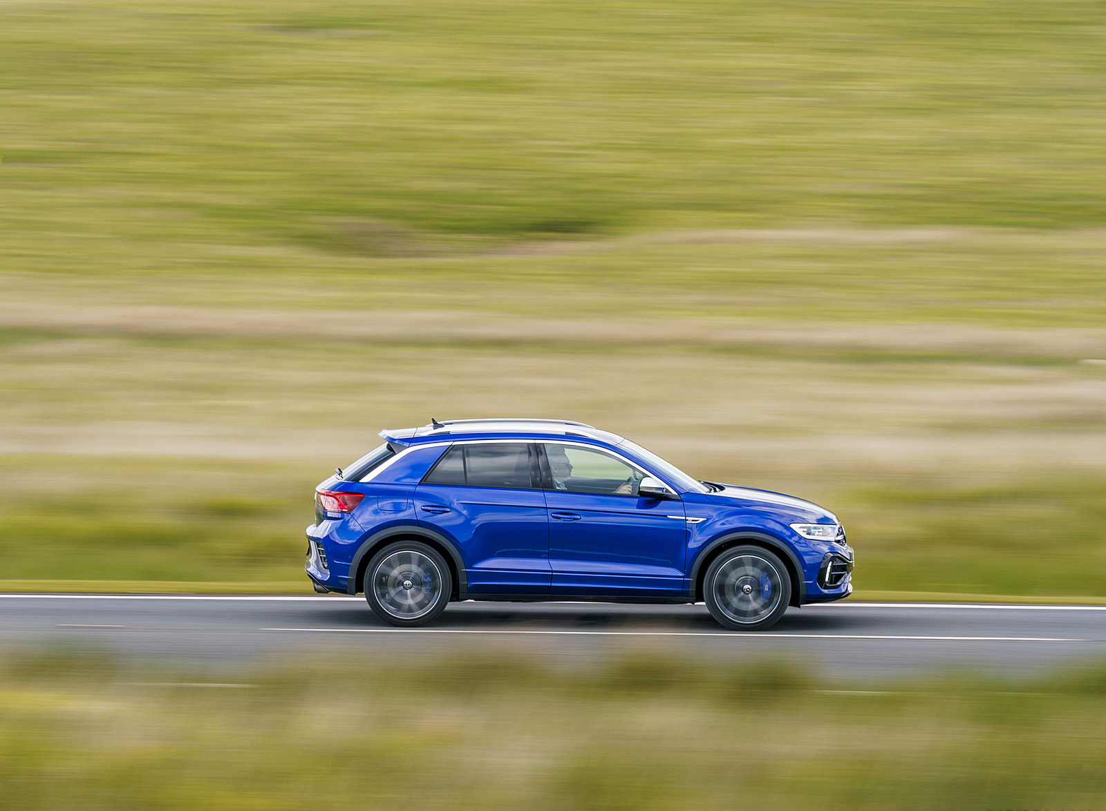 2022 Volkswagen T-Roc R (UK-Spec) Side Wallpapers (11)