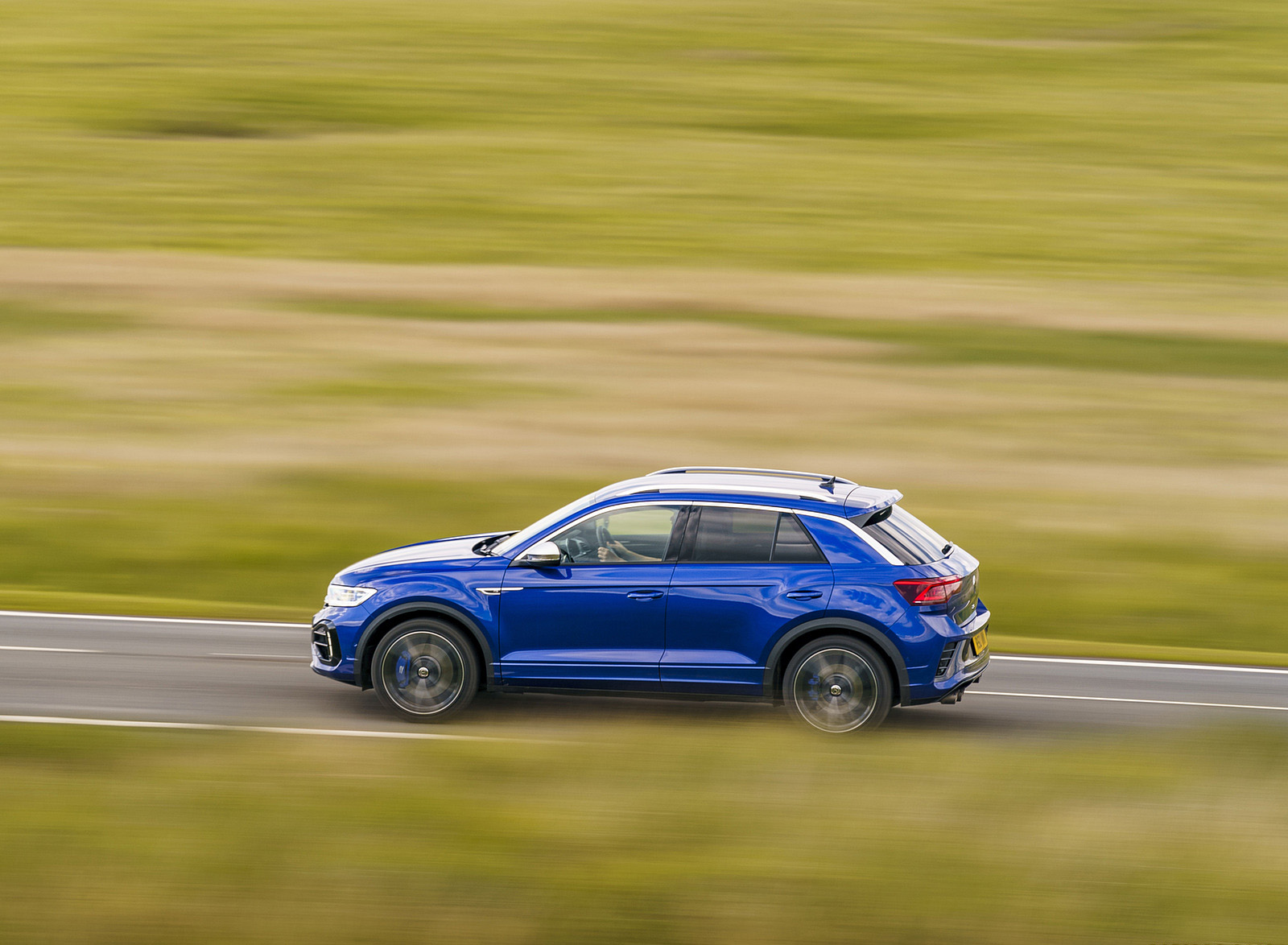 2022 Volkswagen T-Roc R (UK-Spec) Side Wallpapers (12)
