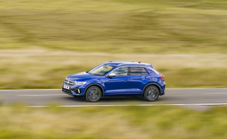 2022 Volkswagen T-Roc R (UK-Spec) Side Wallpapers 450x275 (7)