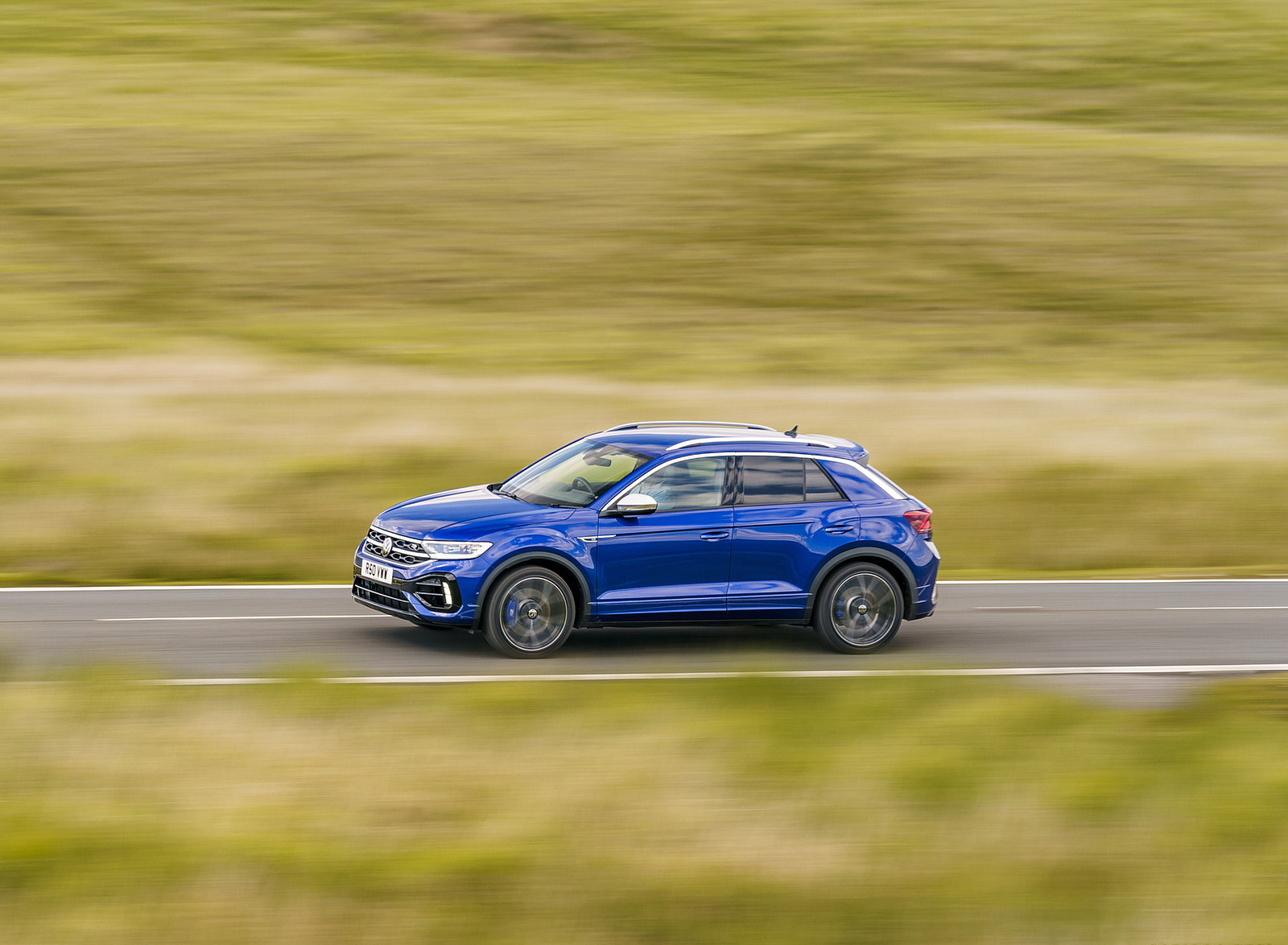 2022 Volkswagen T-Roc R (UK-Spec) Side Wallpapers (7)