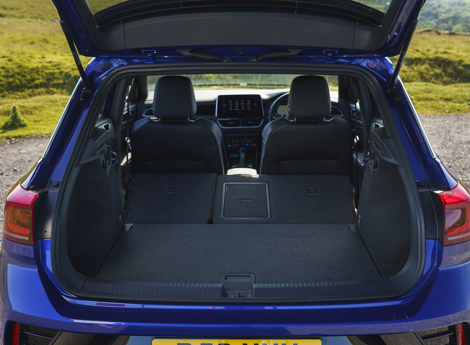 2022 Volkswagen T-Roc R (UK-Spec) Trunk Wallpapers  #50 of 52