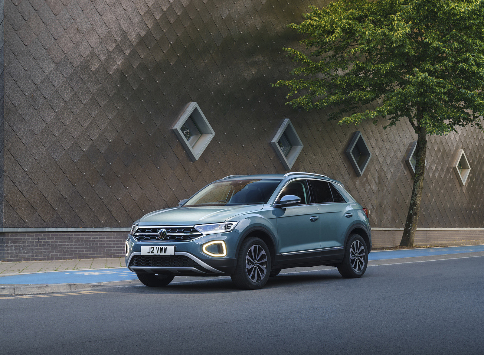 2022 Volkswagen T-Roc (UK-Spec) Front Three-Quarter Wallpapers (15)