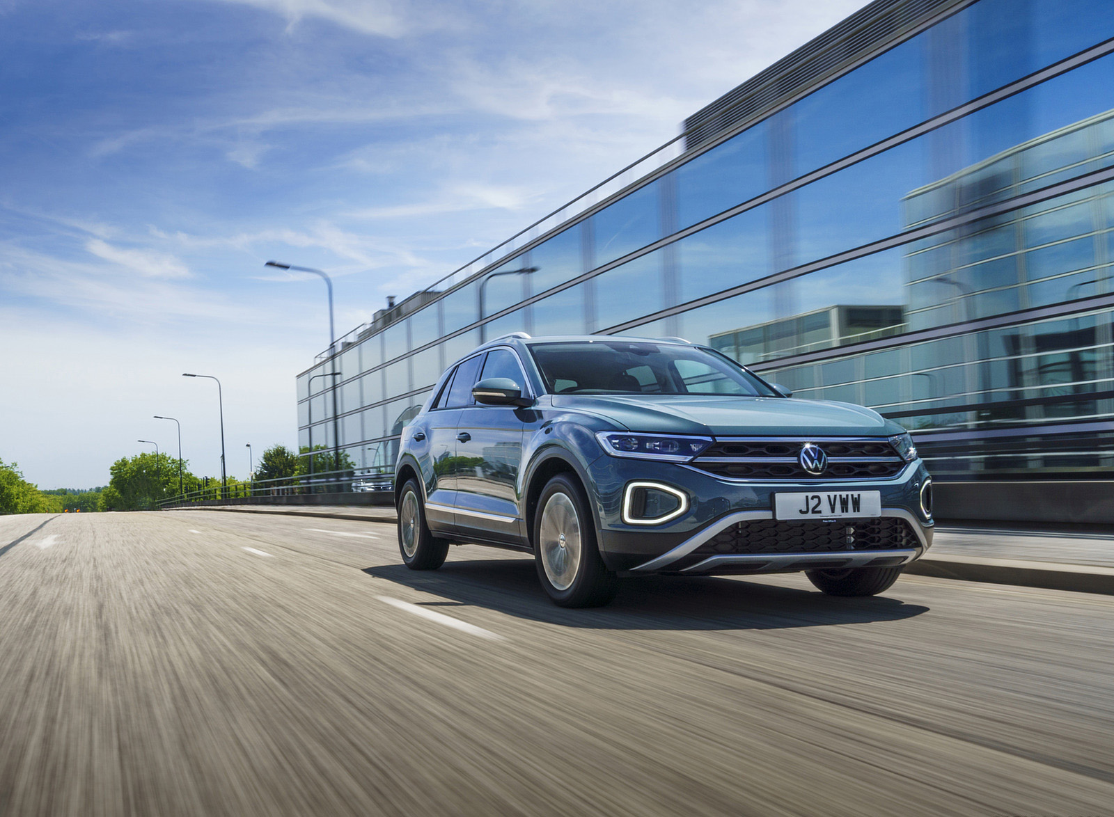 2022 Volkswagen T-Roc (UK-Spec) Front Three-Quarter Wallpapers (12)
