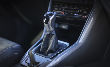 2022 Volkswagen T-Roc (UK-Spec) Interior Detail Wallpapers 450x275 (38)