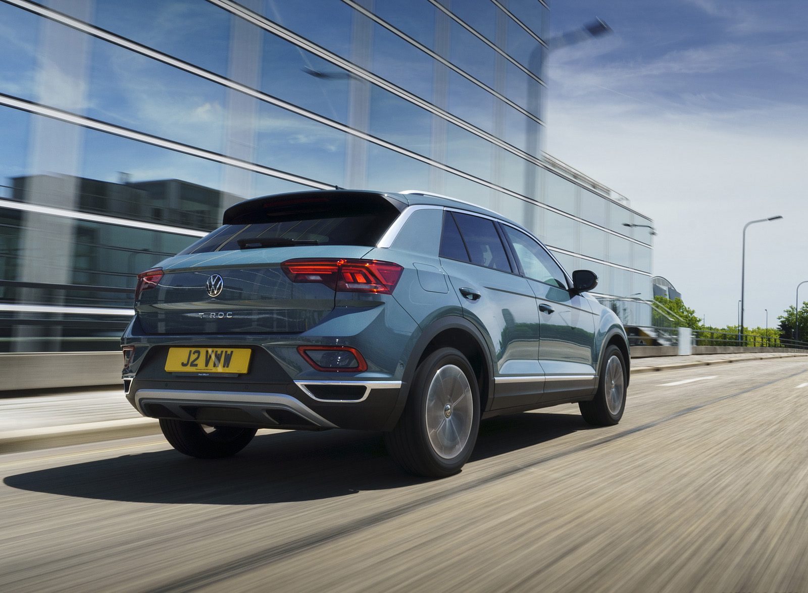 2022 Volkswagen T-Roc (UK-Spec) Rear Three-Quarter Wallpapers (13)
