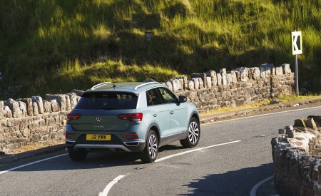2022 Volkswagen T-Roc (UK-Spec) Rear Three-Quarter Wallpapers 450x275 (8)
