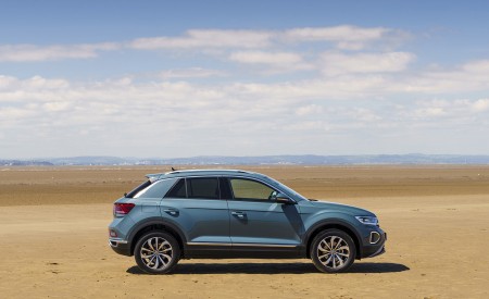 2022 Volkswagen T-Roc (UK-Spec) Side Wallpapers 450x275 (24)