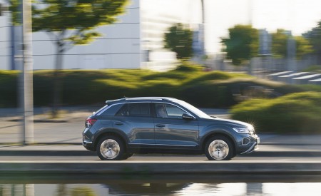 2022 Volkswagen T-Roc (UK-Spec) Side Wallpapers 450x275 (11)