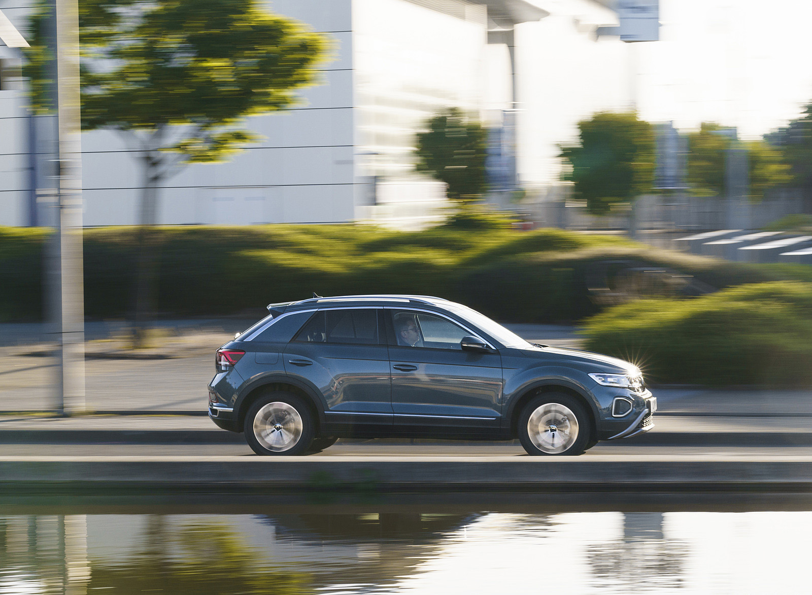 2022 Volkswagen T-Roc (UK-Spec) Side Wallpapers (11)