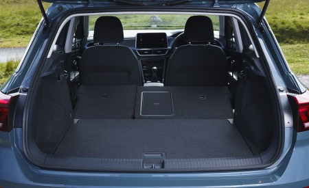 2022 Volkswagen T-Roc (UK-Spec) Trunk Wallpapers  450x275 (41)